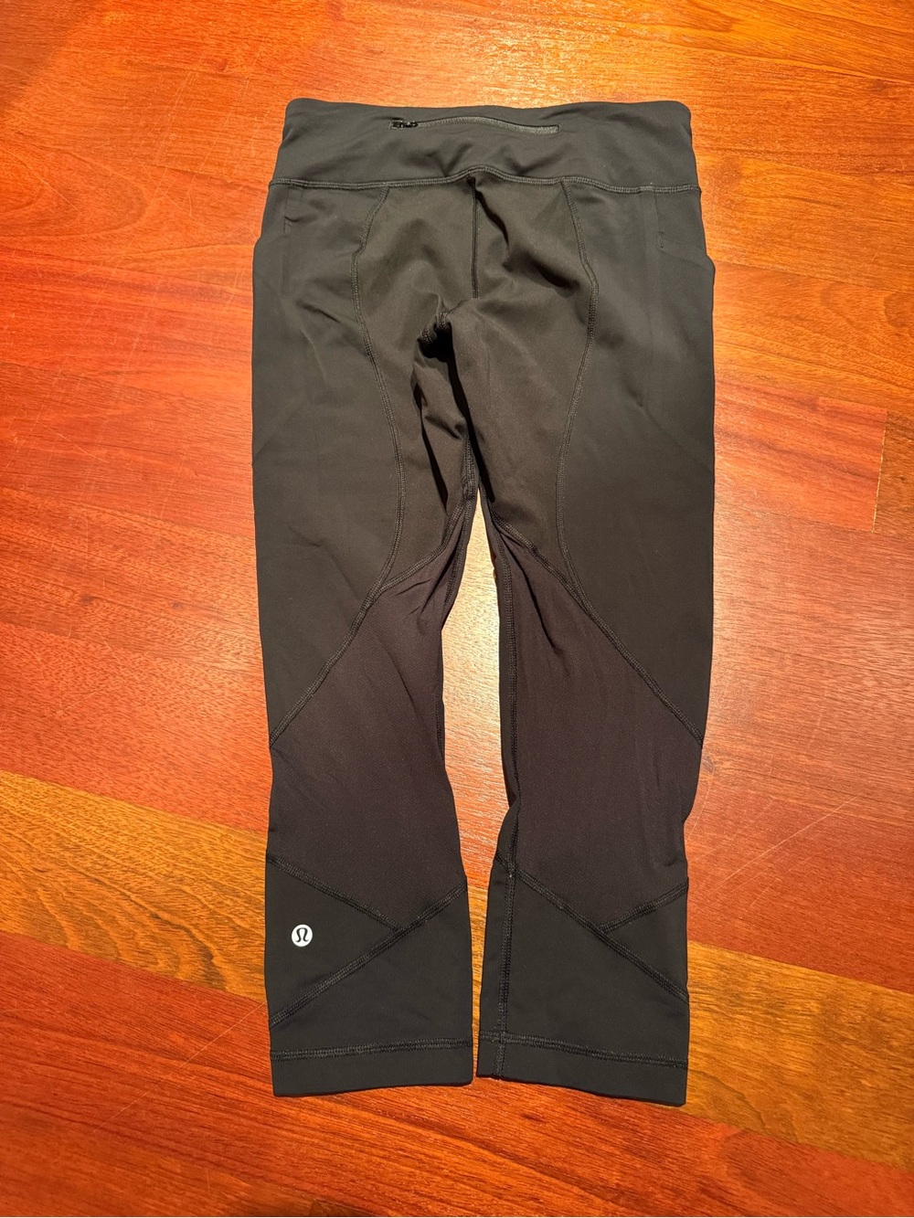 Lululemon - Capri Leggins - black - Size 4